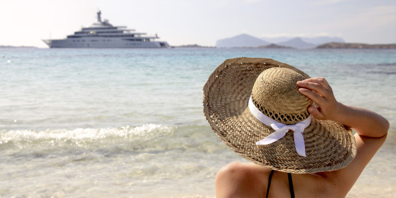 costa cruises solo beach hat woman